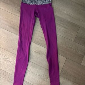 Lululemon Wunder Under Pant III
(Reversible)
Black/Regal Plum/Miss Mosaic Black